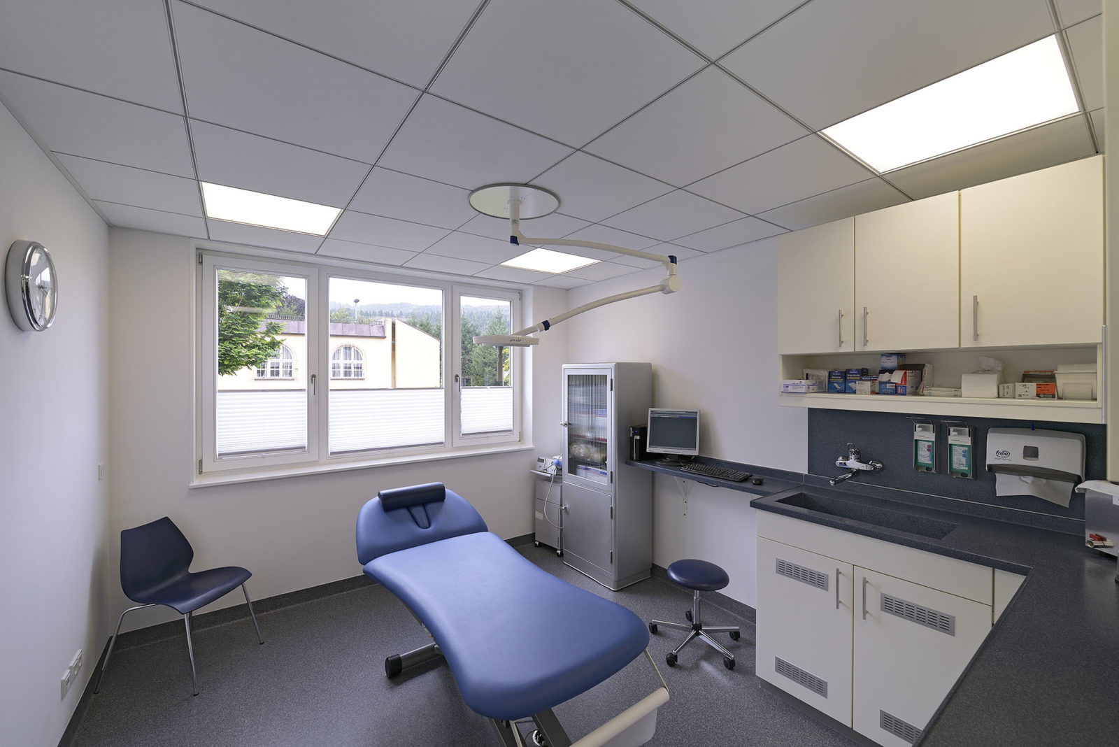 Treatment germany. Treatment Room. Ozone treatment Room. Small Medical Room. Treatment Center c8+.